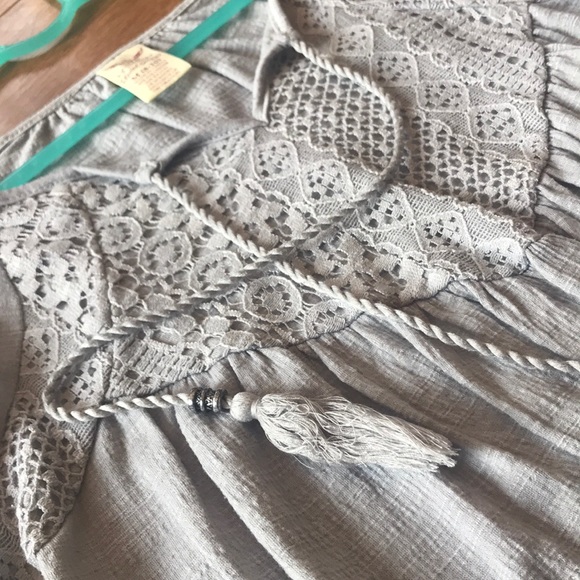 Chic long sleeve shirt with fine detailing - Picture 2 of 2